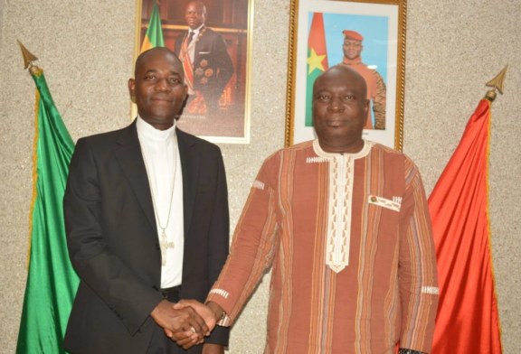 Visite de courtoisie de Son Excellence Monseigneur Relwendé Kişiyi OUEDRAOGO, nonce apostolique du Vatican pour le Gabon et le Congo.